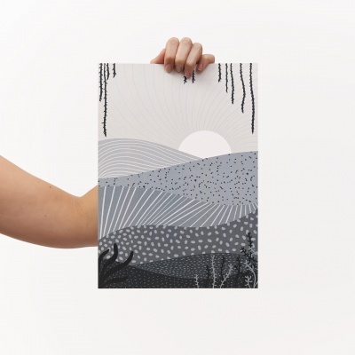 Pôster abstrato em tons de cinza com padrões de montanhas e plantas