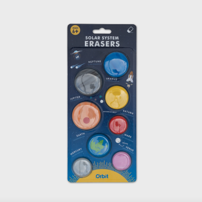 Conjunto de borrachas coloridas em forma de planetas do sistema solar em embalagem azul