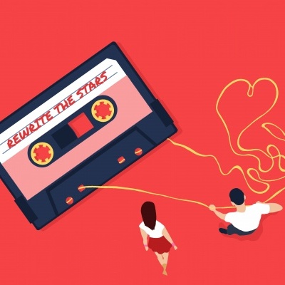 Fita cassete com rótulo 'REWRITE THE STARS' e fios formando coração com duas pessoas ilustradas