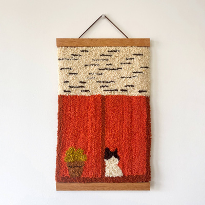 Tapeçaria decorativa de fio chenille com padrão de nuvens, planta e gato, moldura de madeira