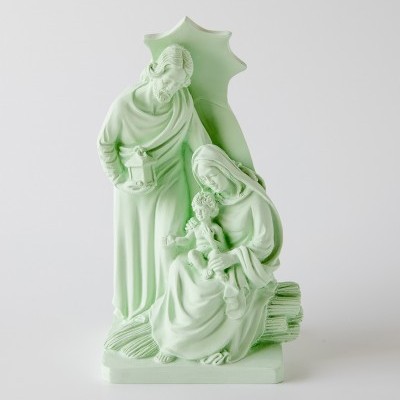 Estátua verde clara de presépio com São José, Maria e Menino Jesus