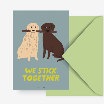 Cartão com ilustração de dois cães a segurar um ramo na boca e texto WE STICK TOGETHER