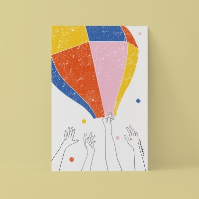 Cartaz abstrato colorido com mãos desenhadas e formas geométricas coloridas