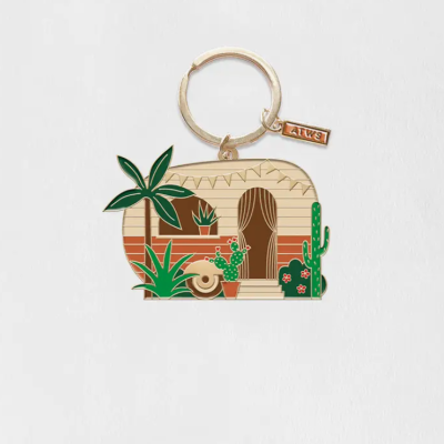 Chaveiro com ilustração de casa estilo adobe e plantas verdes
