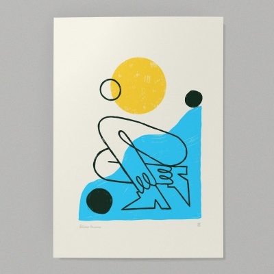 Poster artístico colorido com formas geométricas em fundo branco