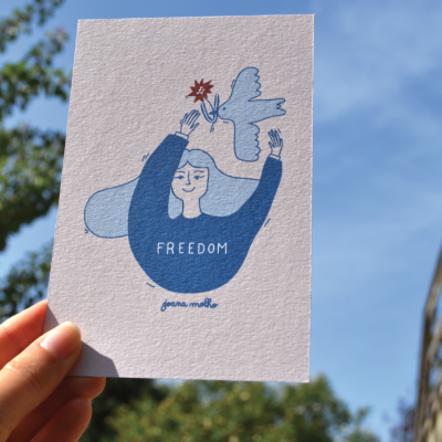 Postal com ilustração azul de pessoa e pomba com texto 'FREEDOM'