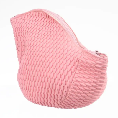 Necessaire cor-de-rosa com padrão texturizado e fecho de correr