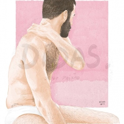 Ilustração de homem sentado de lado com cueca branca e fundo rosa.