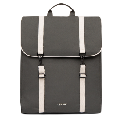 Mochila cinza escuro com tiras brancas e texto LEFRIK