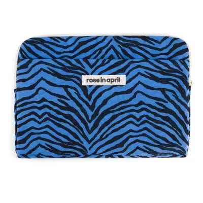 Estojo com padrão zebra azul e preto e etiqueta rose in april