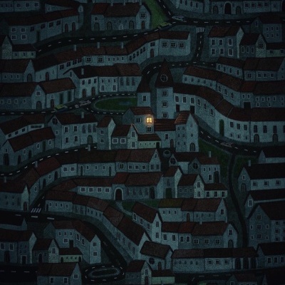 Ilustração noturna de cidade com casas brancas e janelas, uma janela iluminada