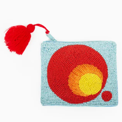 Carteira quadrada de contas com padrão circular e tassel vermelho