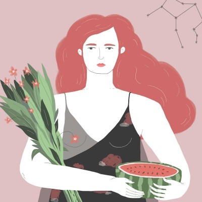Ilustração de mulher com cabelo ruivo segurando flores e melancia