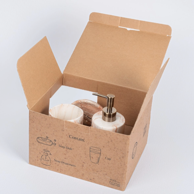 Dispenser e copo com padrão mármore embalados em caixa de cartão