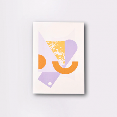 Quadro decorativo com arte abstrata em tons lilás, laranja e amarelo