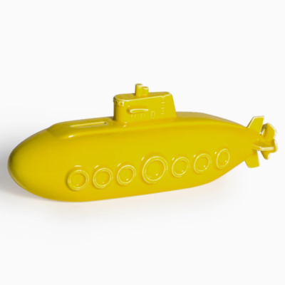 Cofre submarino amarelo de cerâmica com janelas e hélice em relevo