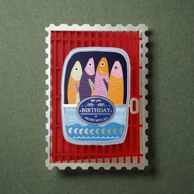 Cartão em forma de selo postal com peixes sardinha coloridos e texto BIRTHDAY is PACKED WITH JOY