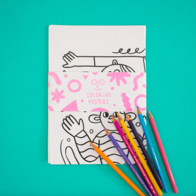 Cartaz para colorir com desenhos a preto e branco e lápis de cor