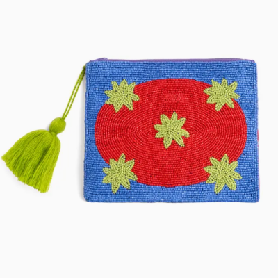 Carteira bordada com contas em azul, vermelho e amarelo com tassel verde