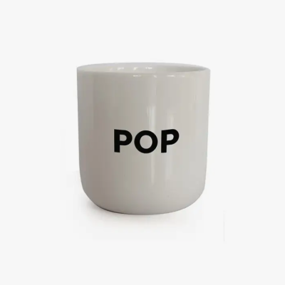 Caneca branca com texto preto POP