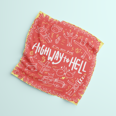 Lenço vermelho com bordas amarelas e desenhos de cartoons brancos e texto IM ON THE HIGHWAY TO HELL no centro