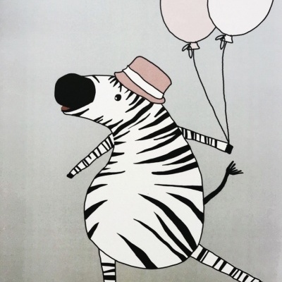 Ilustração de zebra às riscas com chapéu e balões