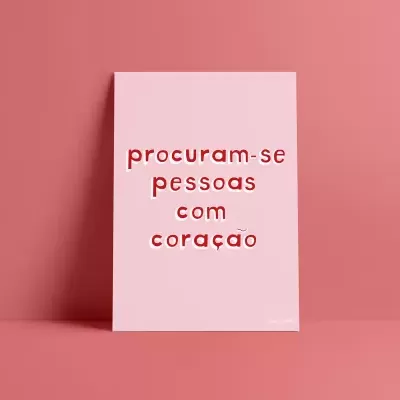 Cartaz cor-de-rosa com texto em vermelho 'procuram-se pessoas com coração'