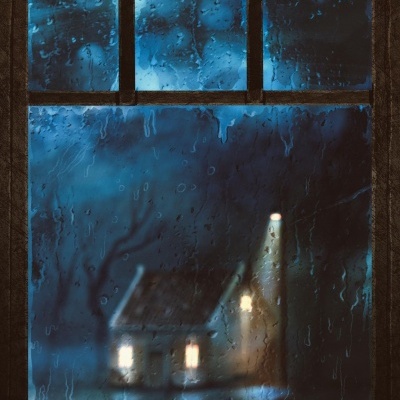 Janela com gotas de chuva a mostrar casa iluminada à noite do exterior