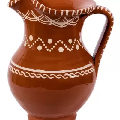 Jarro de cerâmica castanho com decoração branca pintada