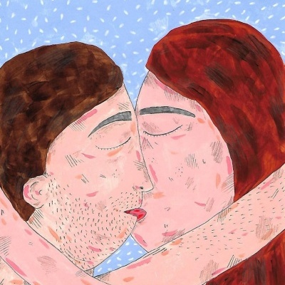 Ilustração colorida de casal a beijar-se com fundo azul e detalhes brancos