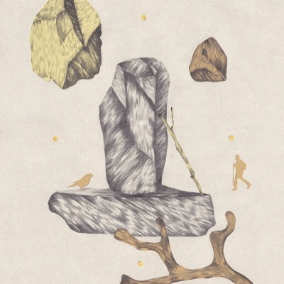 Desenho de pedras cinzentas e castanhas, pássaro, caminhante e galhos sobre fundo bege