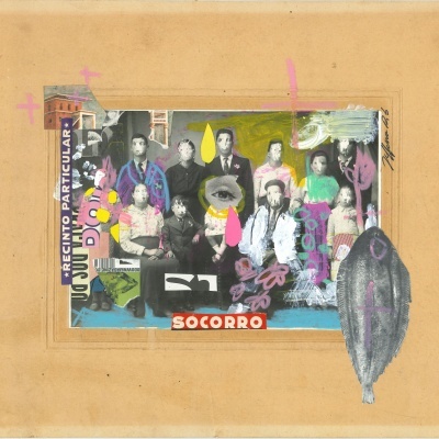 Obra de arte mista com fotografia antiga e elementos gráficos coloridos sobre fundo bege