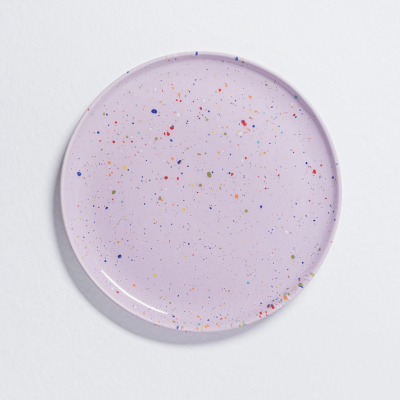 Prato redondo lilás com salpicos multicoloridos