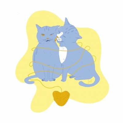 Dois gatos azuis ligados por novelo de lã amarelo em formato de coração sobre fundo amarelo