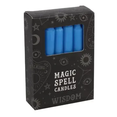 Caixa preta com velas azuis e texto místico