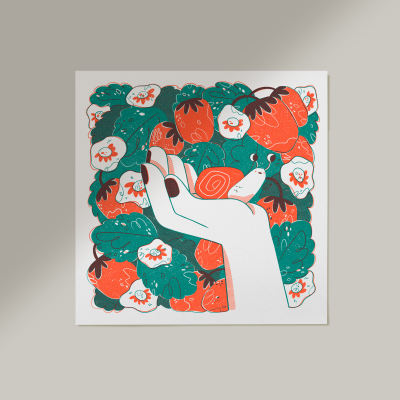 Ilustração de mão segurando caracol entre folhas e flores