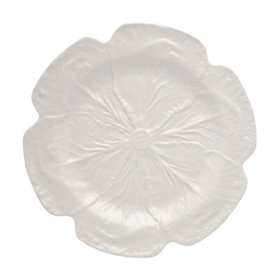 Prato decorativo branco em formato de flor com textura detalhada