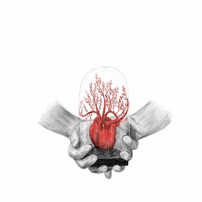 Desenho mãos segurando frasco de vidro com coração vermelho e ramos