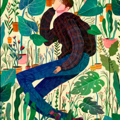 Pessoa de camisa xadrez deitada entre plantas verdes