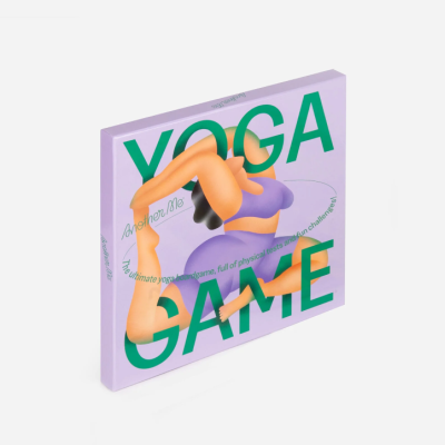 Caixa quadrada lilás do Jogo Yoga Game com figura colorida de yoga na capa