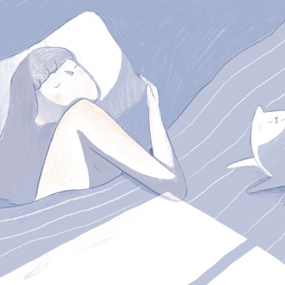 Ilustração de mulher a dormir numa cama ao lado de um gato
