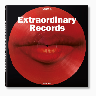 Livro preto com disco de vinil vermelho estampado e texto Extraordinary Records