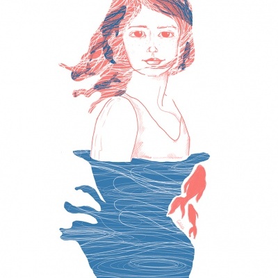 Ilustração de mulher com vestido azul misturado a ondas e peixe vermelho em fundo branco