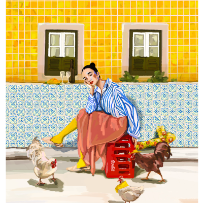 Mulher sentada num cesto vermelho com galinhas e parede amarela com azulejos