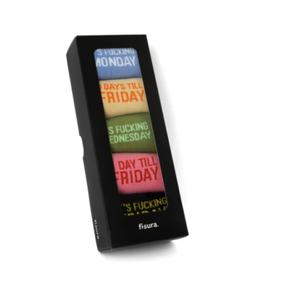 Caixa preta com cinco pares de meias coloridas com texto impresso