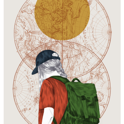 Pessoa com mochila verde e boné atrás de mapas circulares antigos e círculo amarelo.