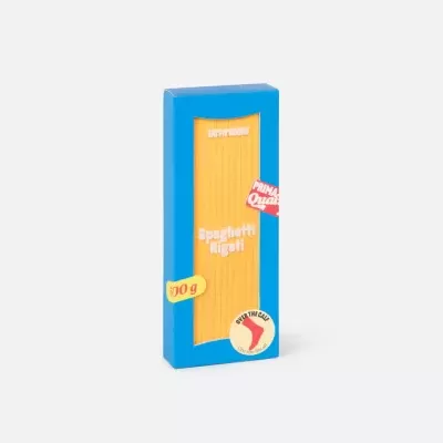 Pacote azul de esparguete com janela transparente e textos visíveis