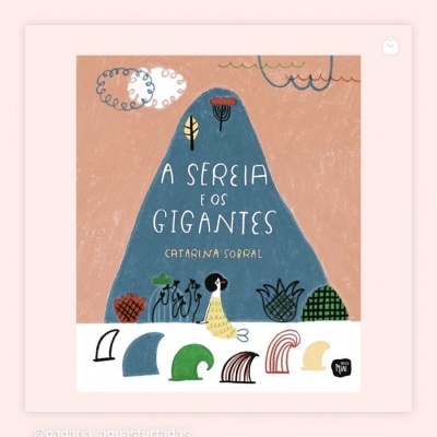 Ilustração colorida com texto sobre um monte azul e desenhos abstratos no fundo bege