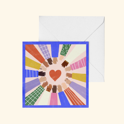 Cartão ilustrado com mãos coloridas e coração vermelho.