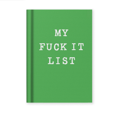 Livro verde com texto branco MY FUCK IT LIST na capa